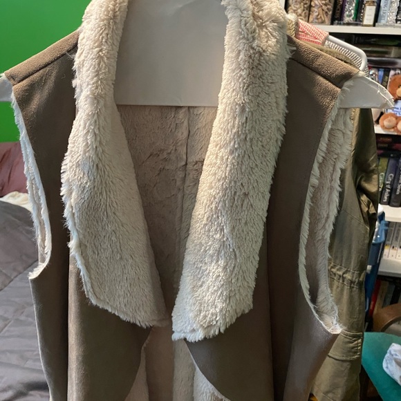 Sweater vest - Picture 2 of 2